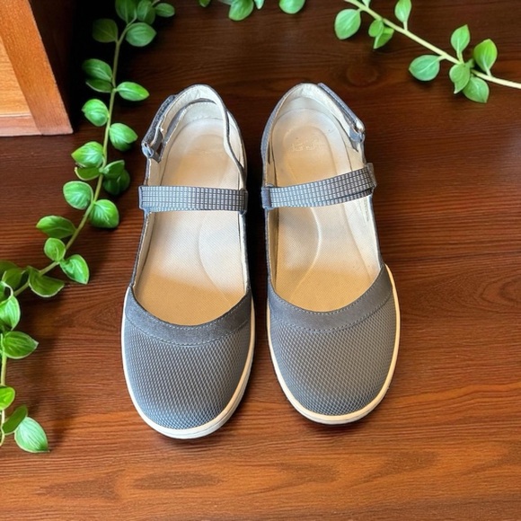 Dansko Raeann Sporty Mary Jane Shoe Sandal. - Picture 11 of 14